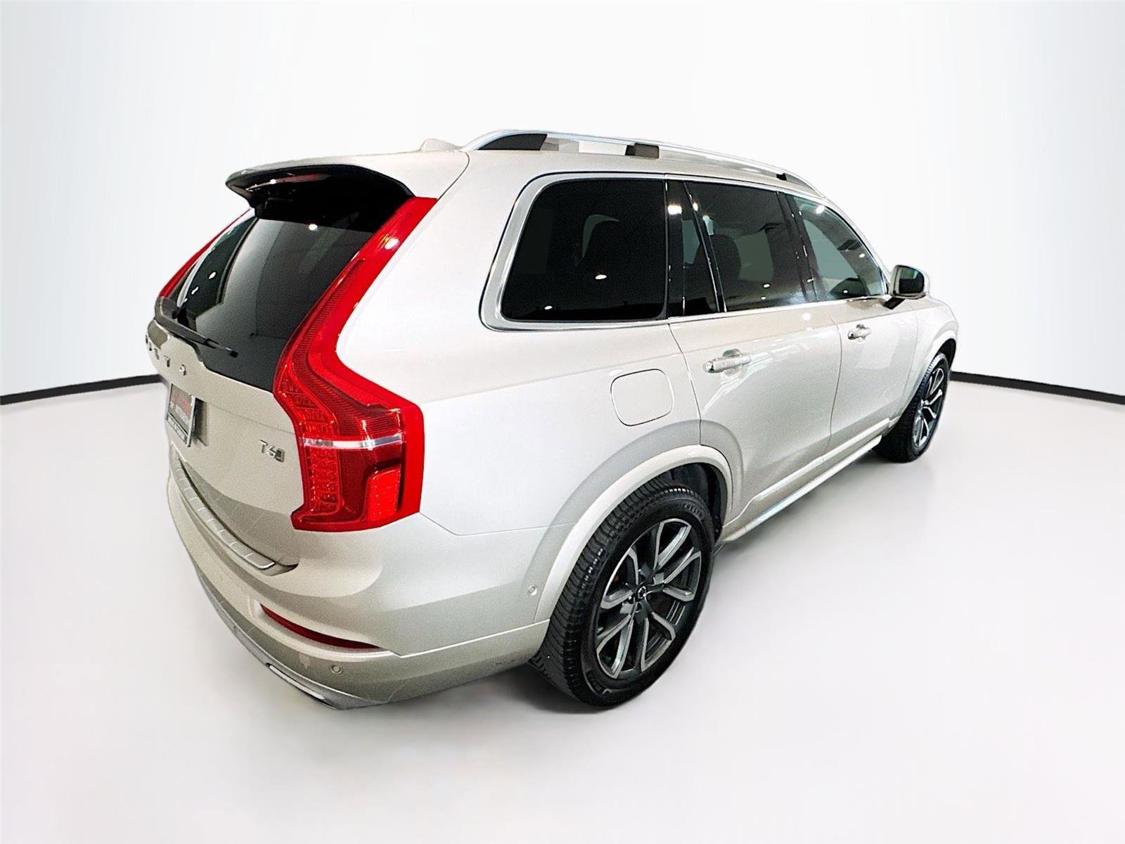 Used 2017 Volvo XC90 T6 Momentum w/ Vision Package image 38