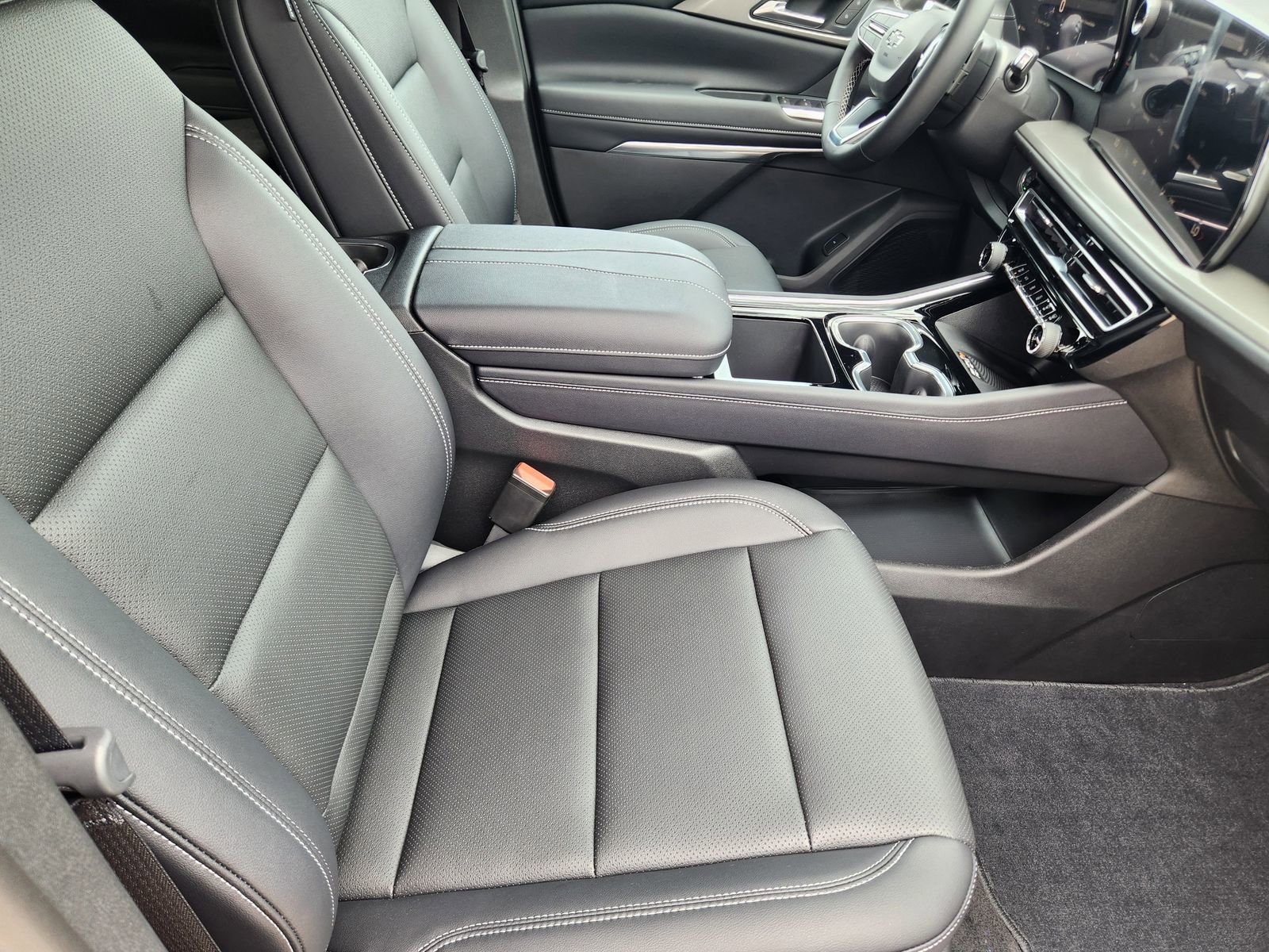 New 2026 Chevrolet Traverse LT w/ Midnight/Sport Edition FWD image 13