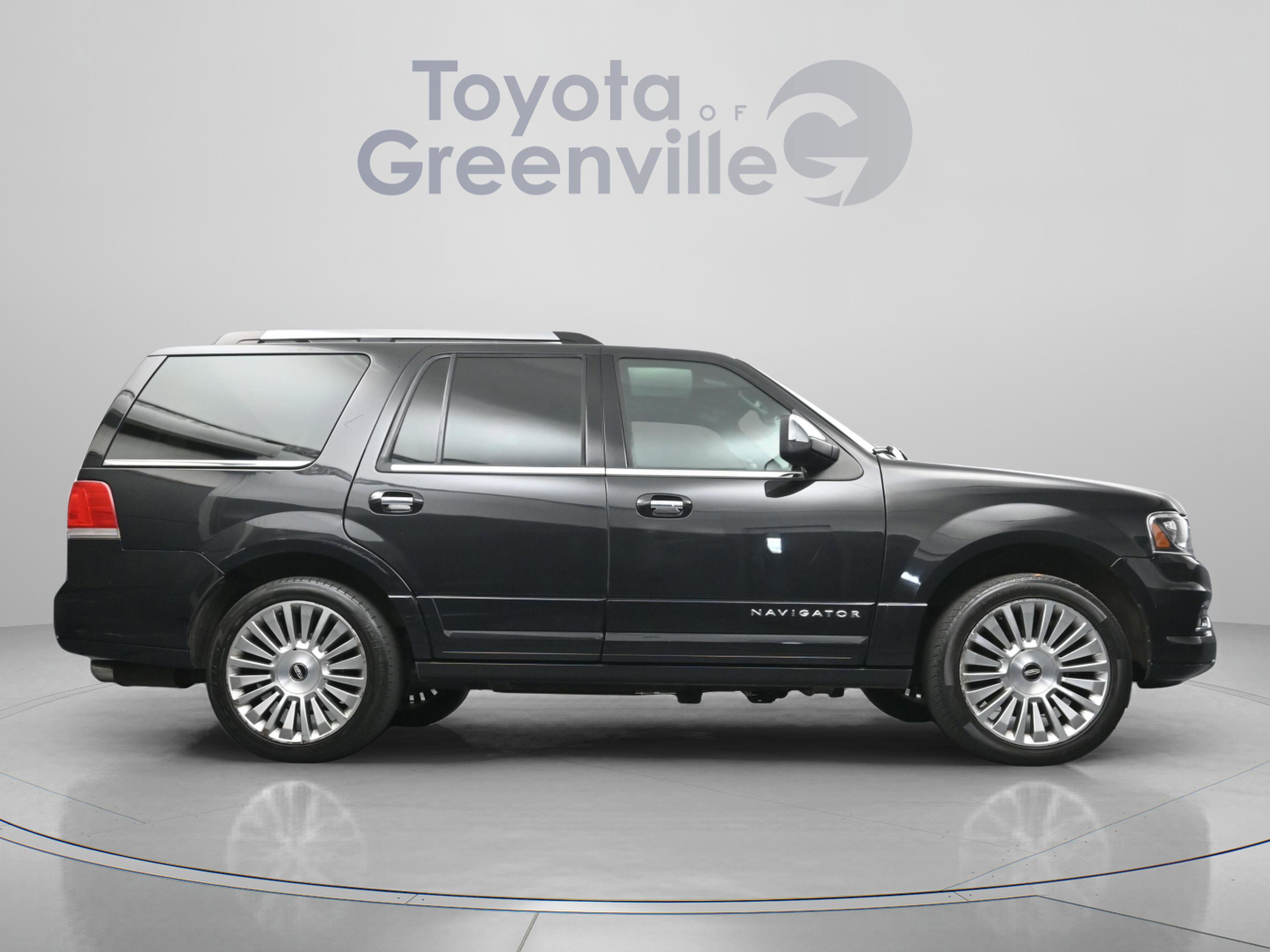 Used 2015 Lincoln Navigator 4WD image 17