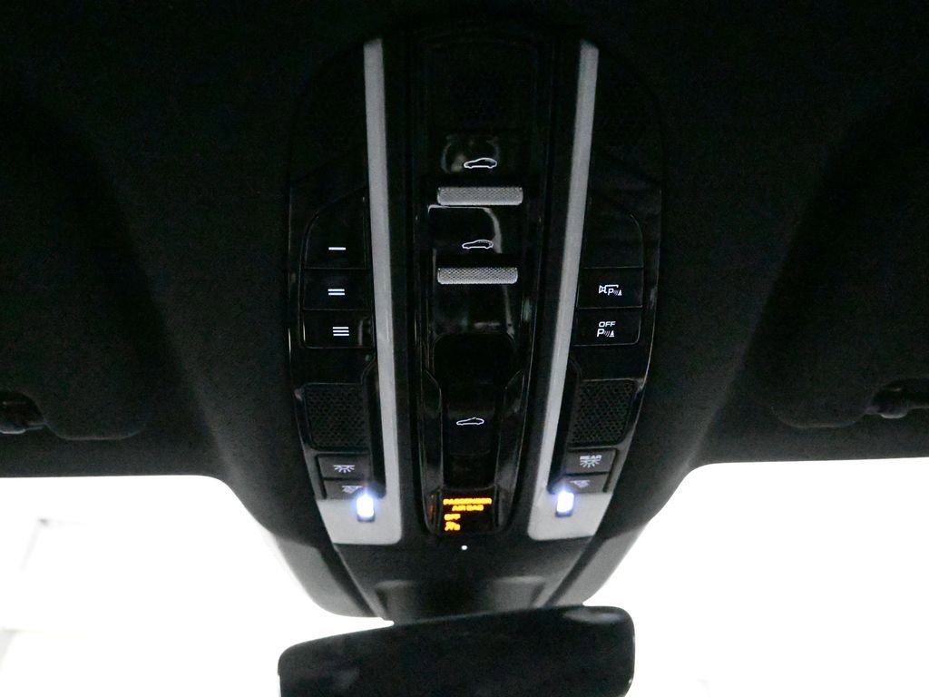 Used 2020 Porsche Panamera 4 image 31