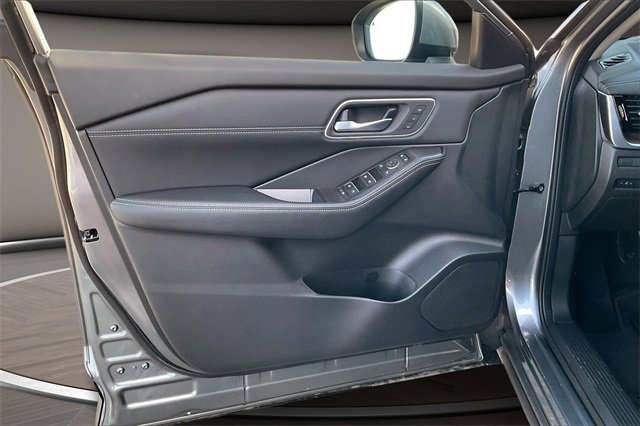 Certified 2025 Nissan Rogue Platinum w/ Platinum Premium Package image 21