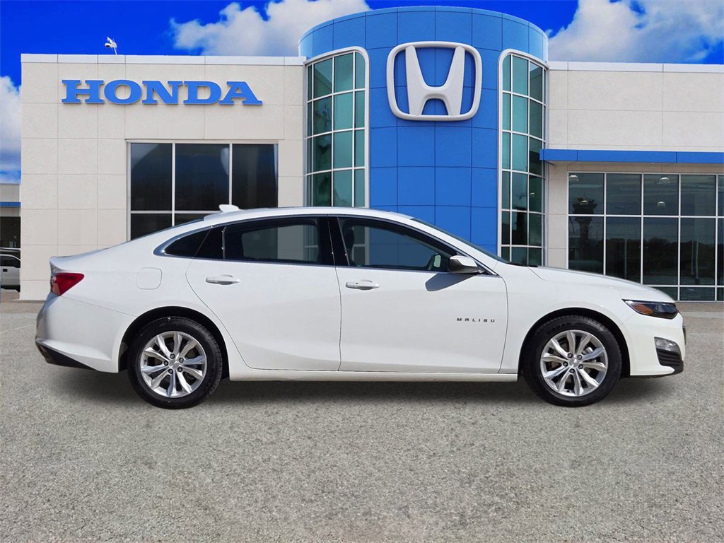 Used 2024 Chevrolet Malibu LT image 2