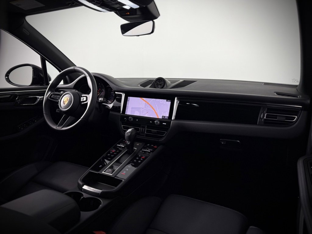 Certified 2025 Porsche Macan image 22