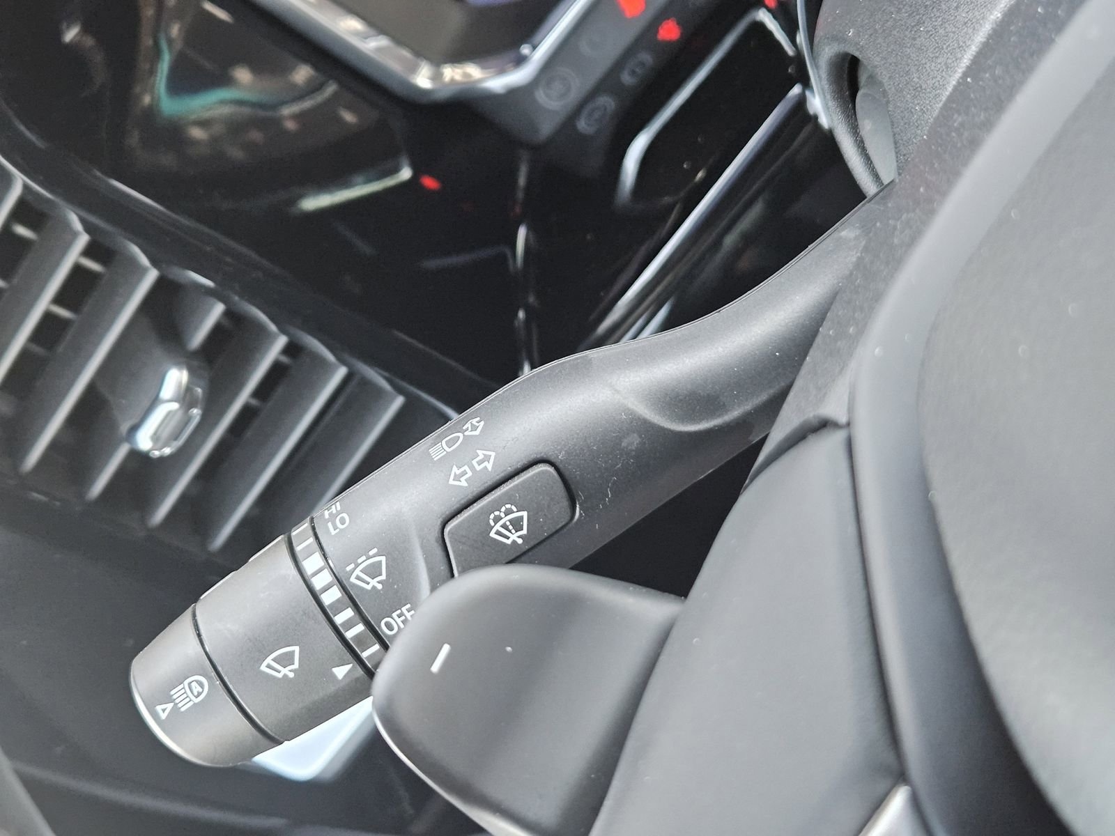 Certified 2025 Chevrolet Silverado 1500 LTZ image 26