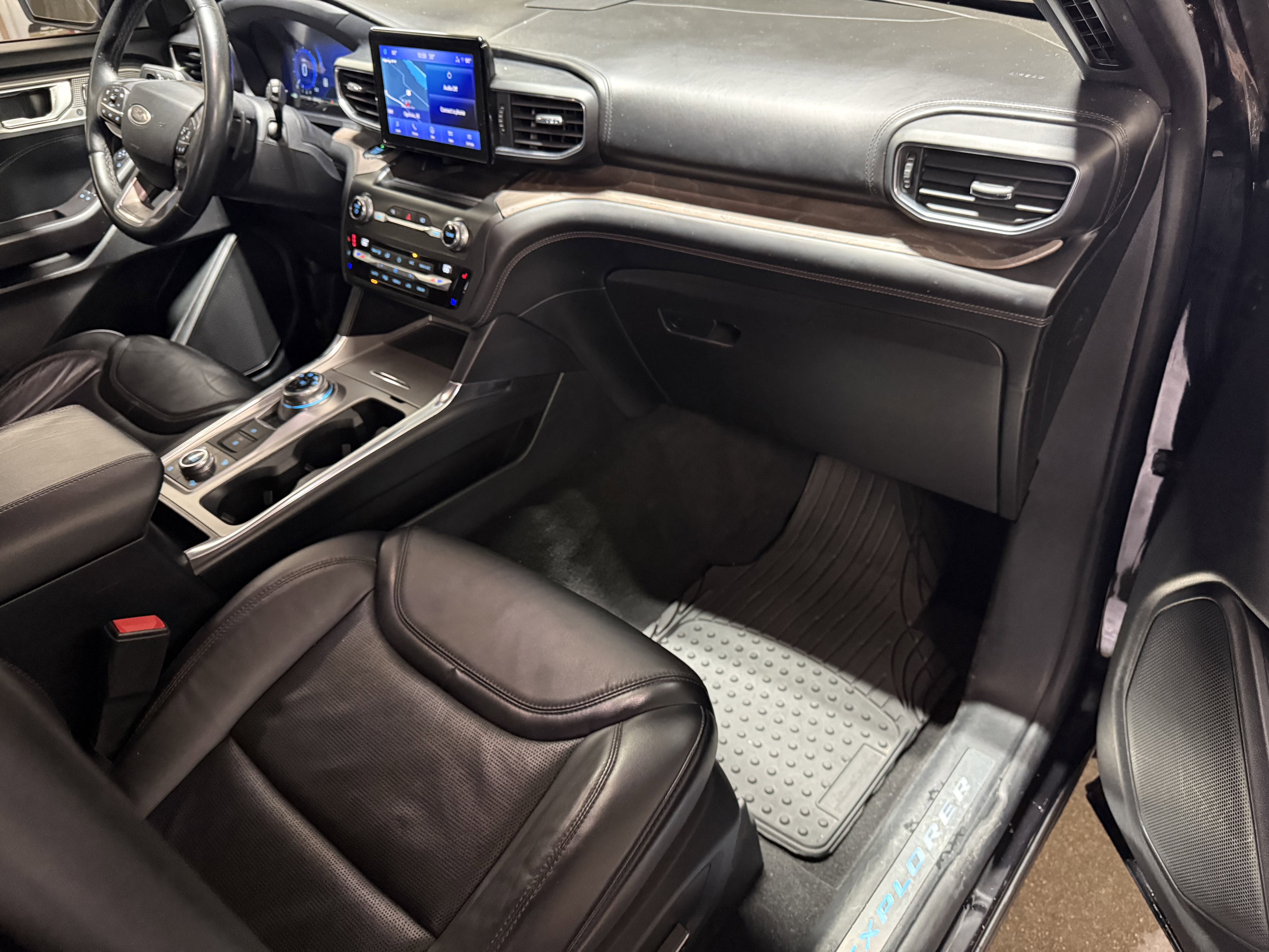 Used 2020 Ford Explorer Platinum AWD/4WD image 29