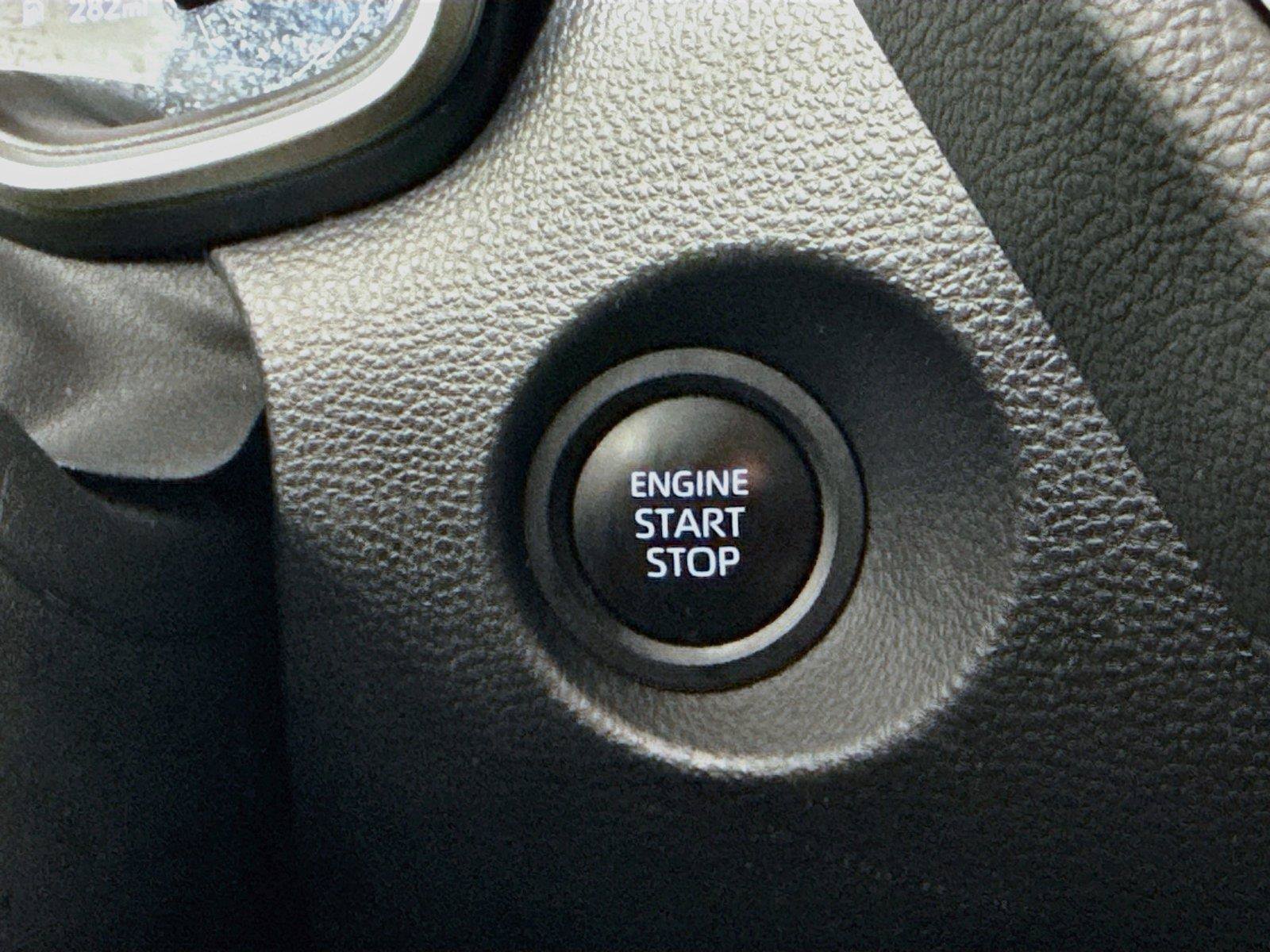 Certified 2025 Toyota Corolla Cross XLE FWD image 21