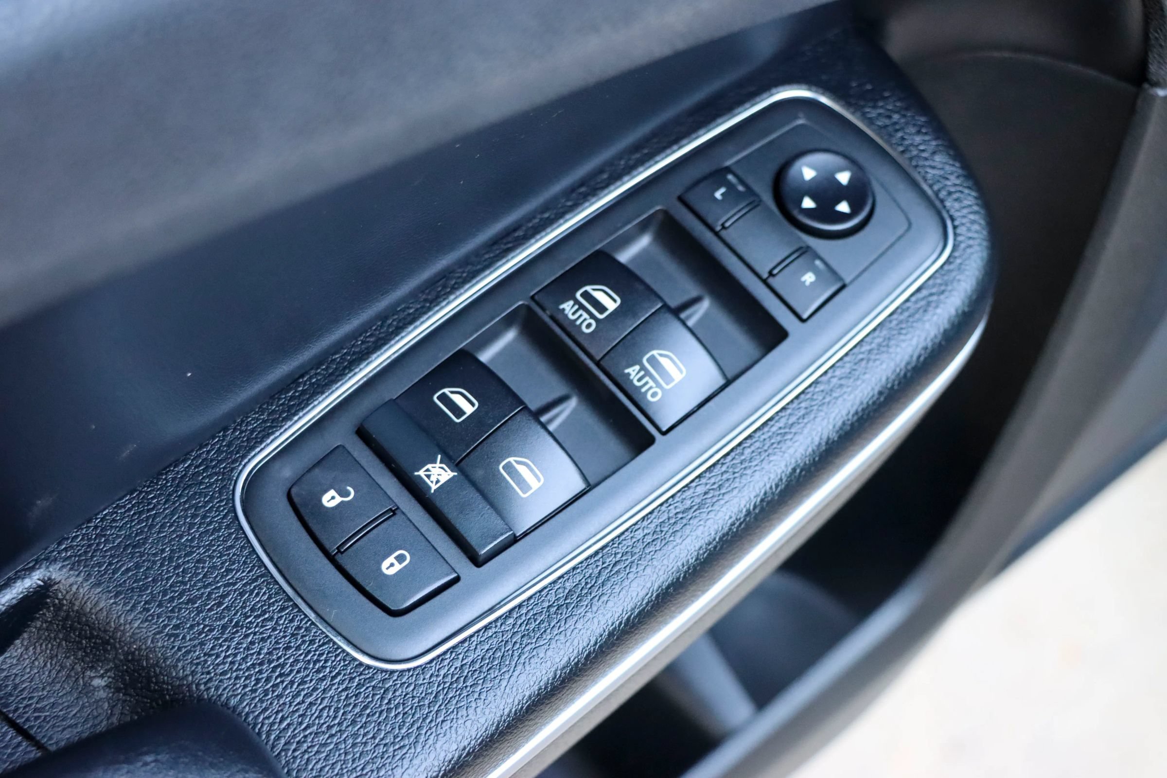 Used 2019 Chrysler 300 C RWD image 13
