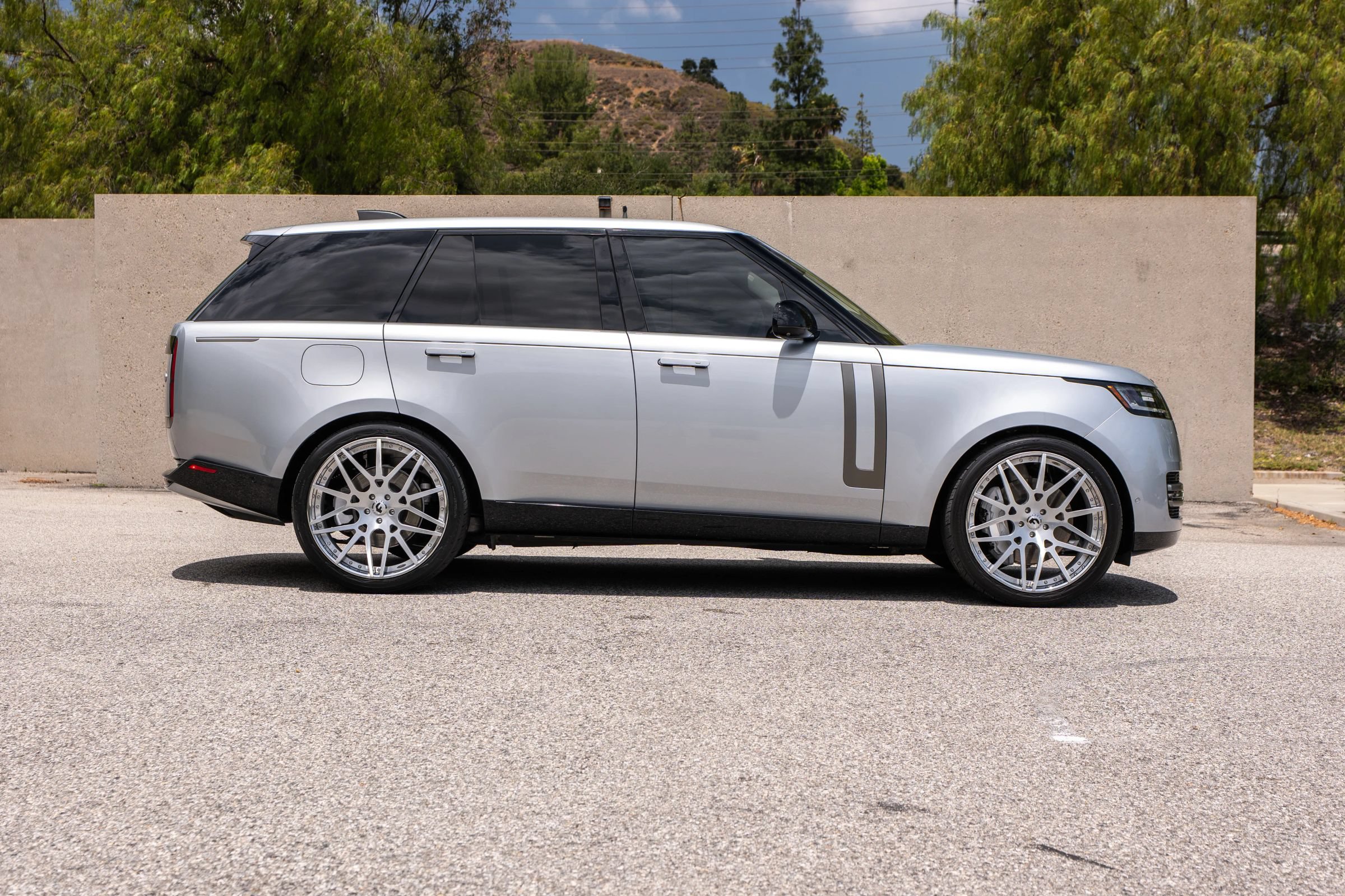 Used 2023 Land Rover Range Rover SE AWD/4WD image 4