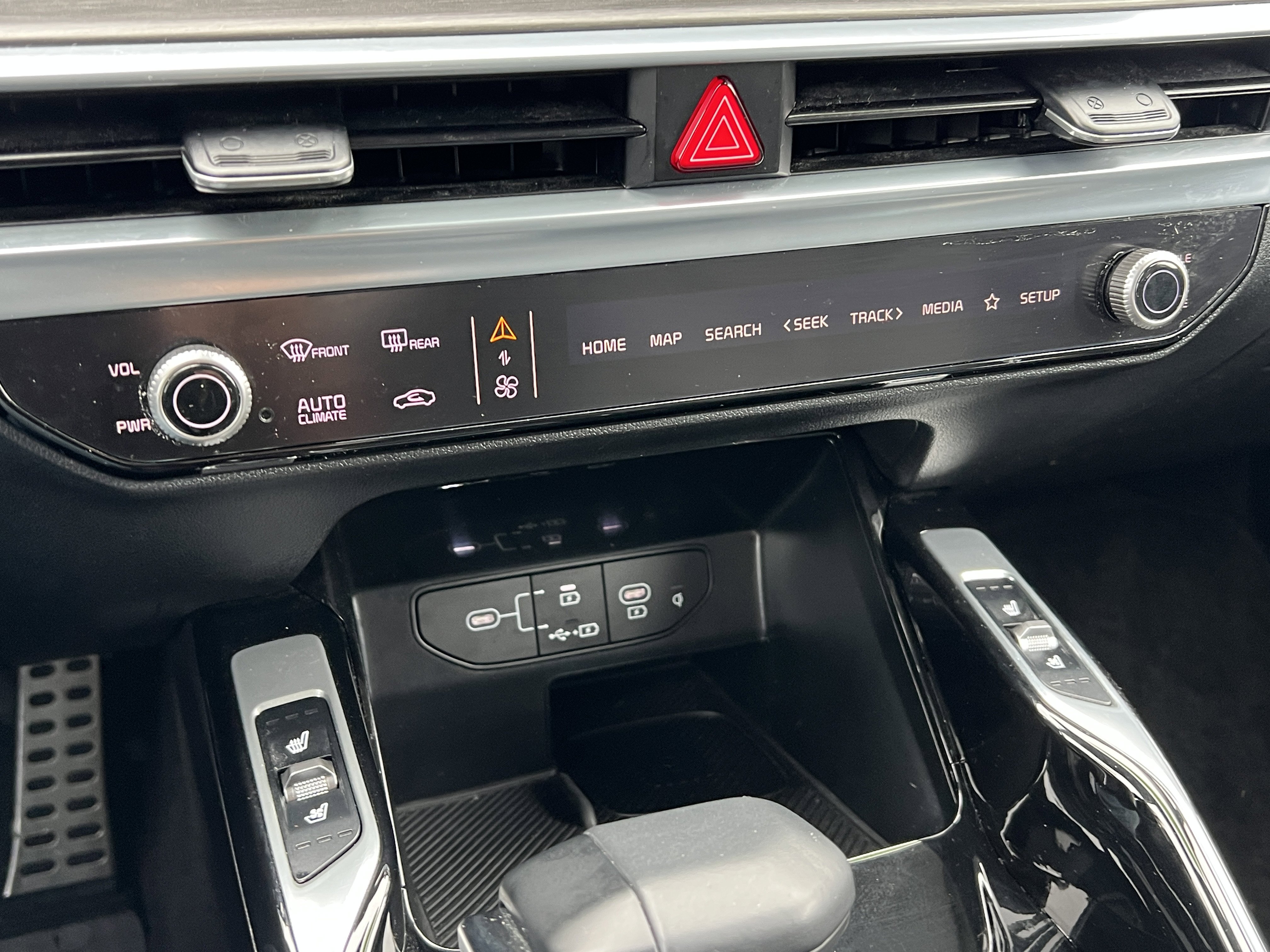 Certified 2024 Kia Sorento SX image 32