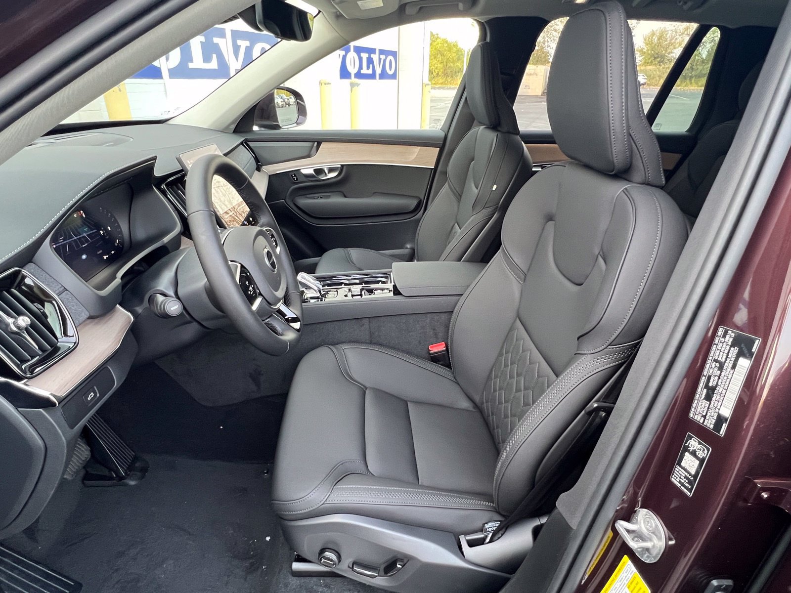 New 2026 Volvo XC90 B6 Plus w/ Protection Package Premier AWD/4WD image 17