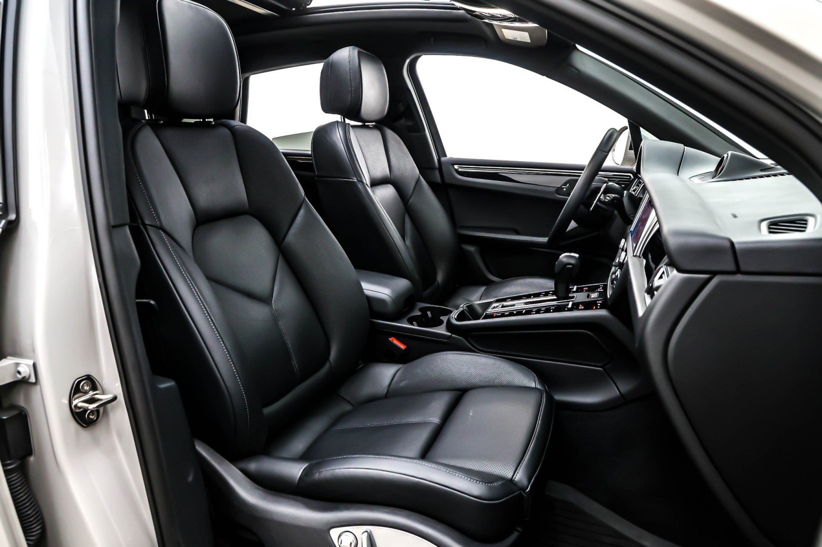 Used 2024 Porsche Macan S image 7