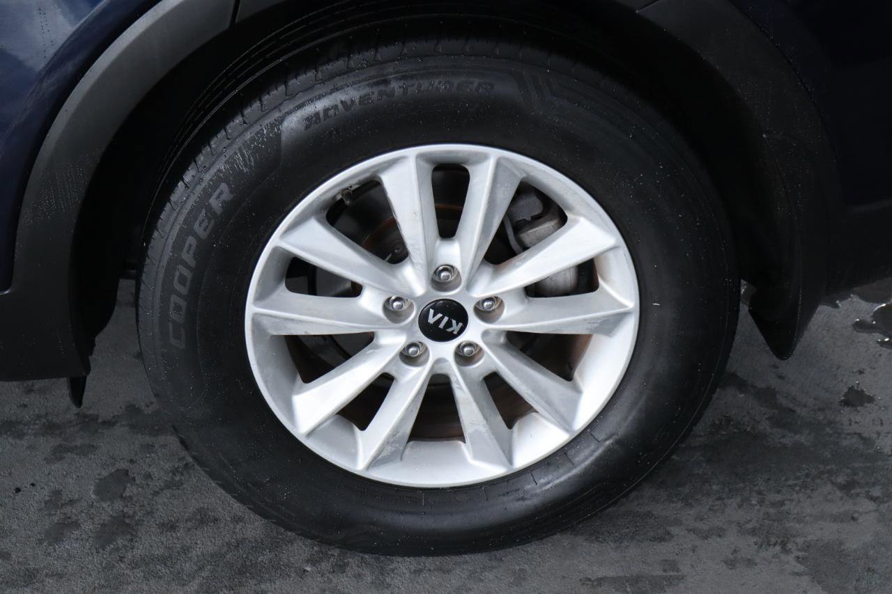 Used 2020 Kia Sorento LX image 35