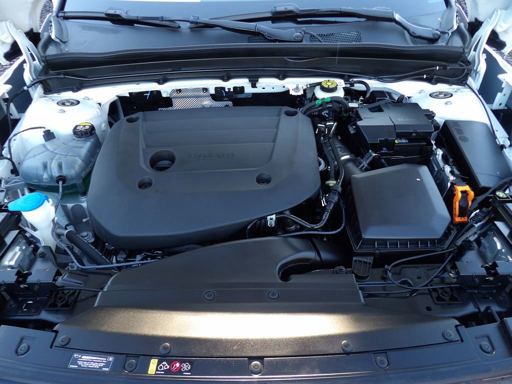 Certified 2024 Volvo XC40 B5 Plus w/ Protection Package Premier image 32