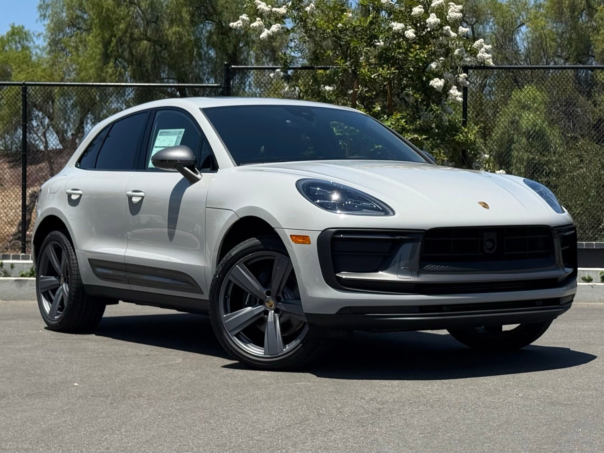Used 2025 Porsche Macan image 9