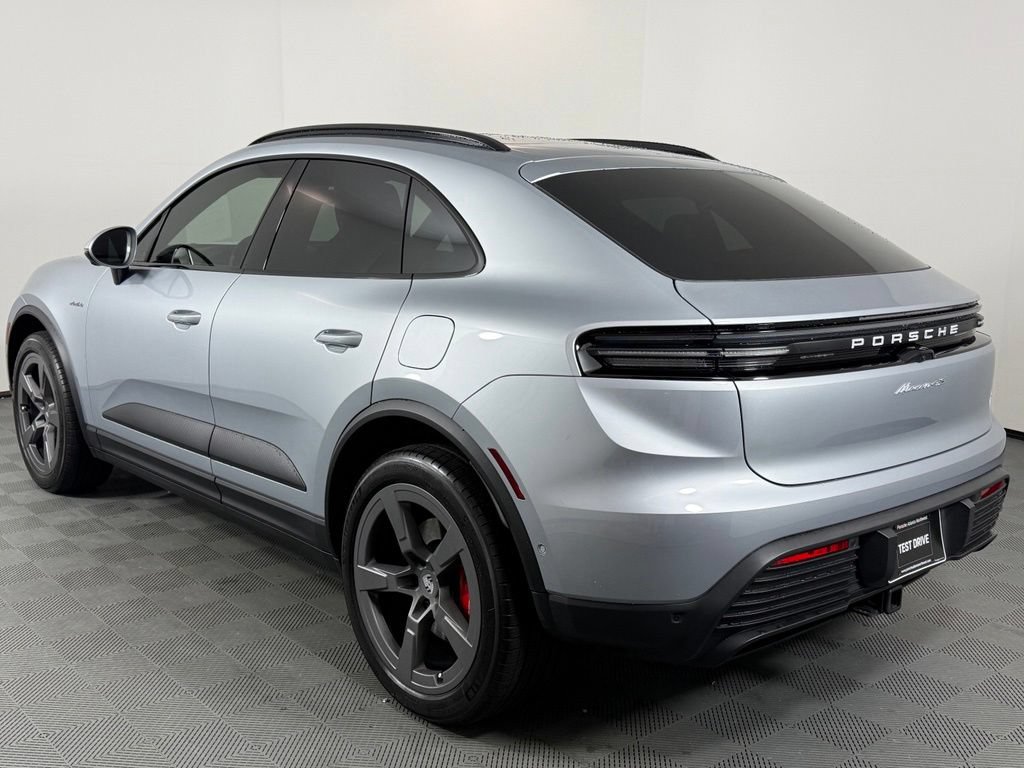 Certified 2025 Porsche Macan 4S Electric AWD/4WD image 3