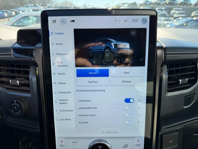 Used 2022 Ford F150 Lightning Platinum image 39