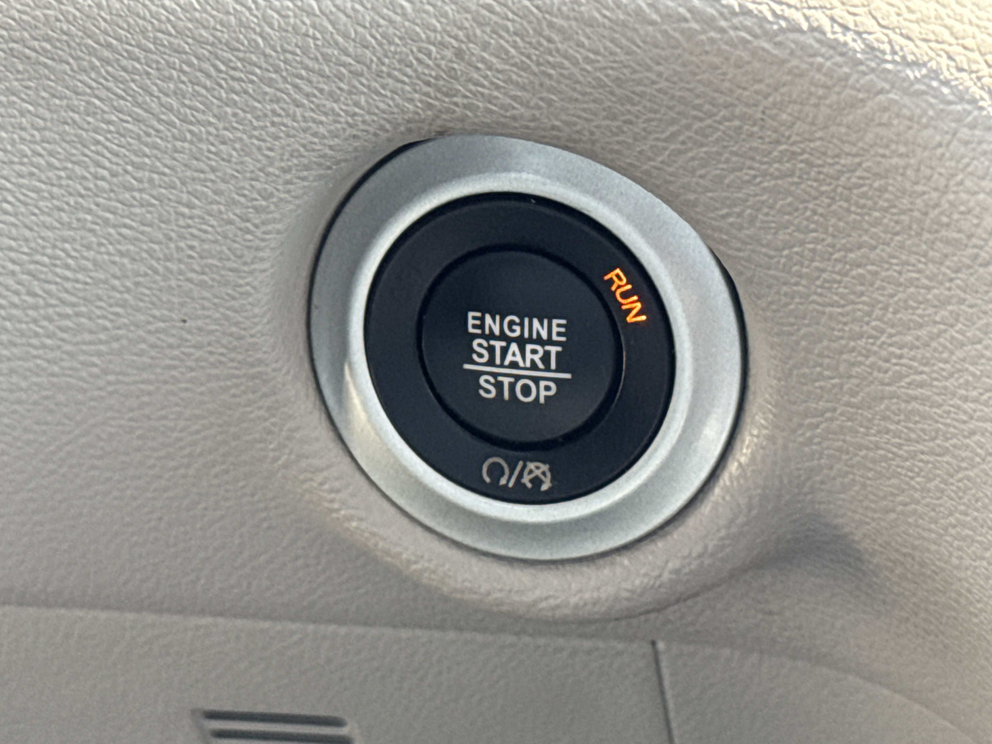 Used 2018 Chrysler Pacifica Touring-L w/ Advanced Safetytec Group image 9