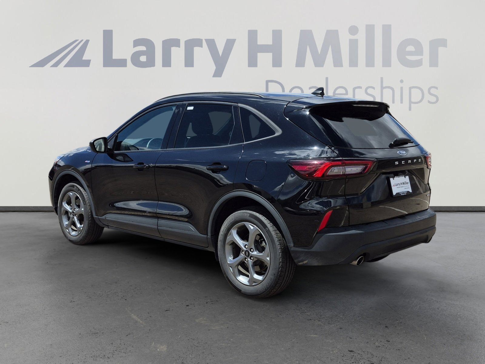 Used 2025 Ford Escape ST-Line image 3