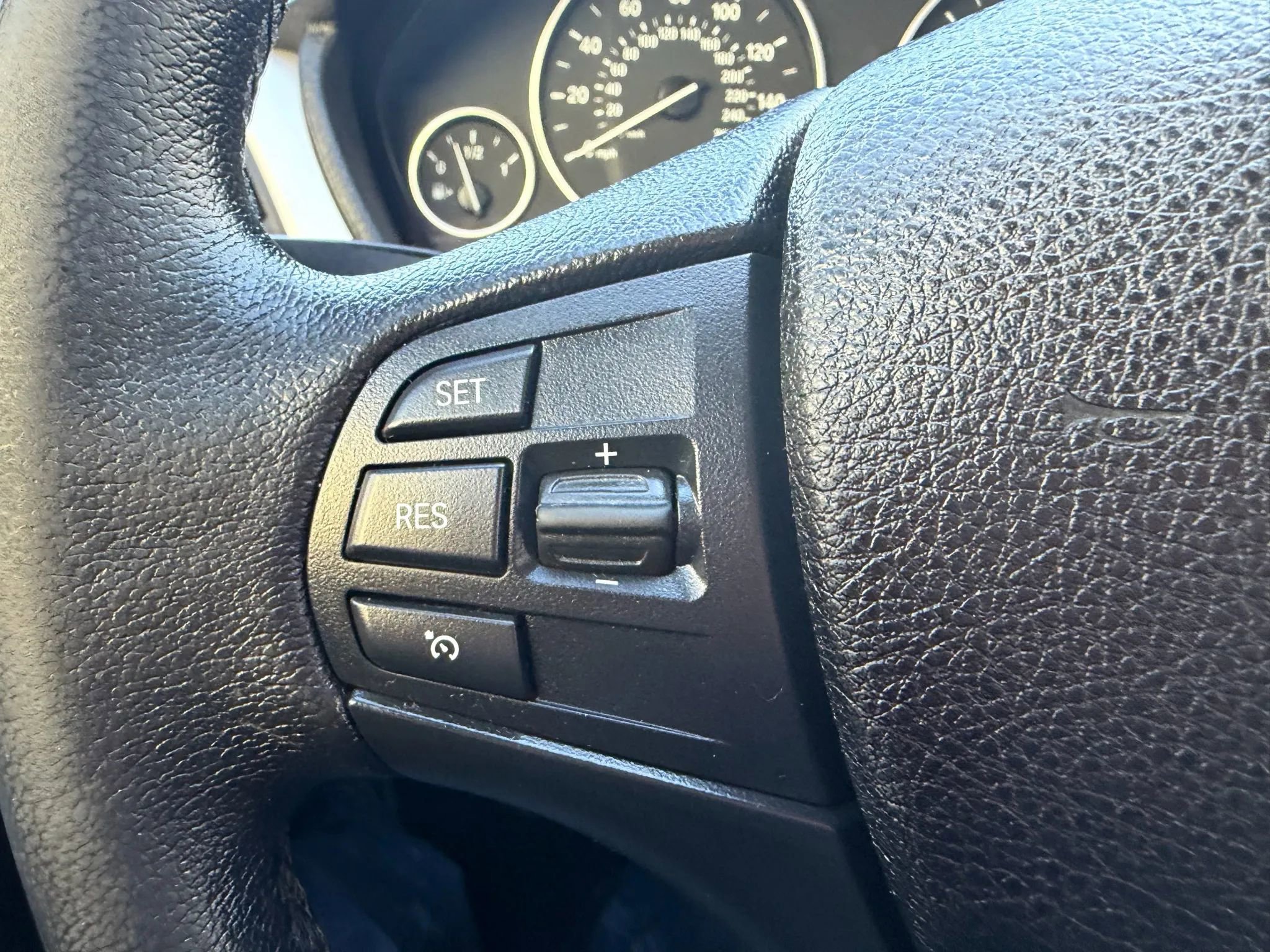 Used 2018 BMW 320i Sedan image 13