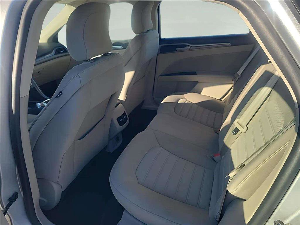 Used 2019 Ford Fusion SE FWD image 14