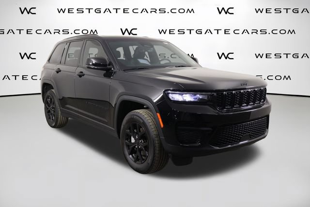 Used 2025 Jeep Grand Cherokee Altitude AWD/4WD image 39