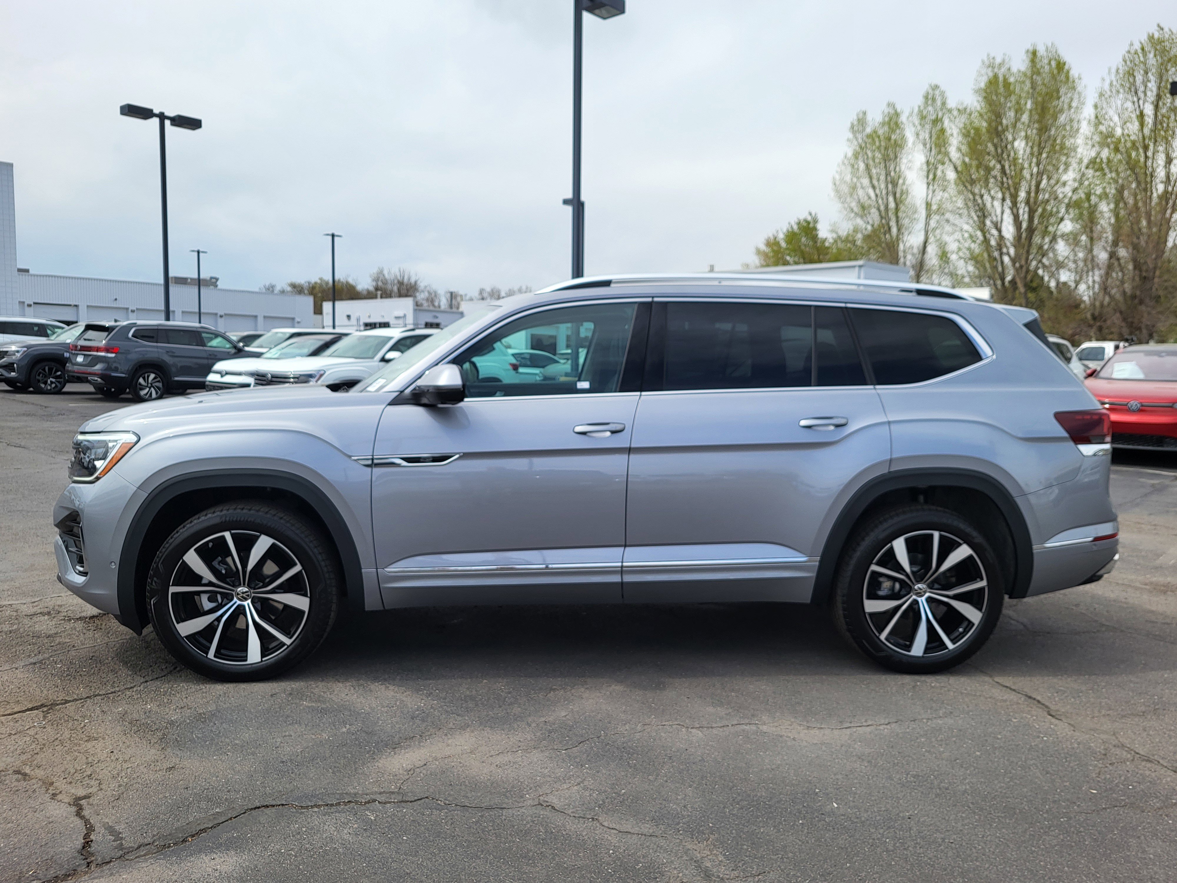 New 2025 Volkswagen Atlas SEL Premium R-Line image 2