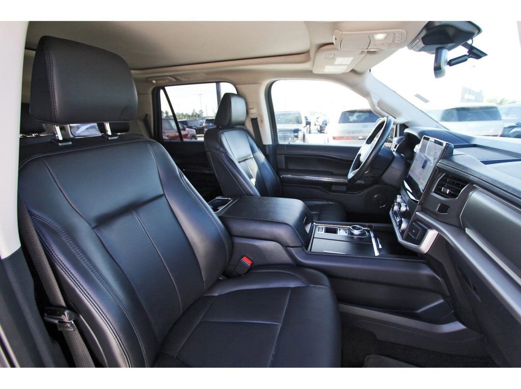 Used 2022 Ford Expedition XLT image 30