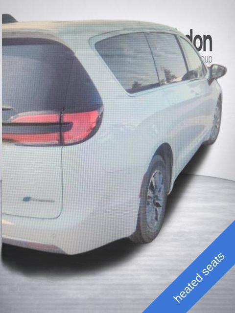 Used 2024 Chrysler Pacifica Limited FWD image 3