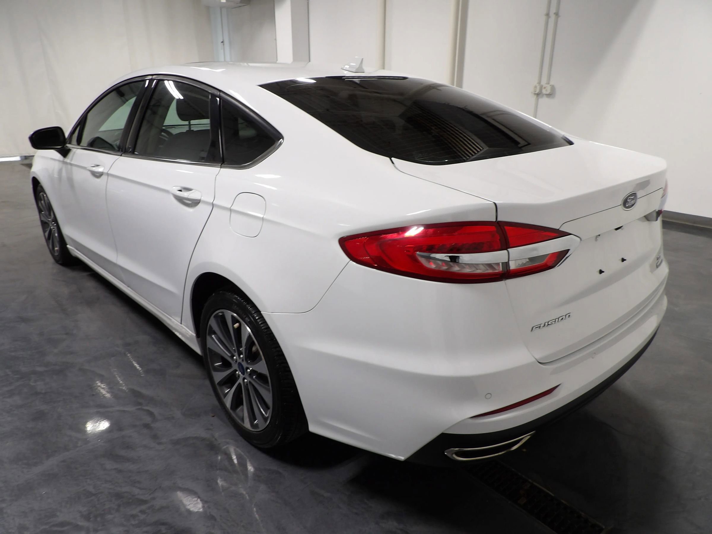 Used 2020 Ford Fusion SE image 5