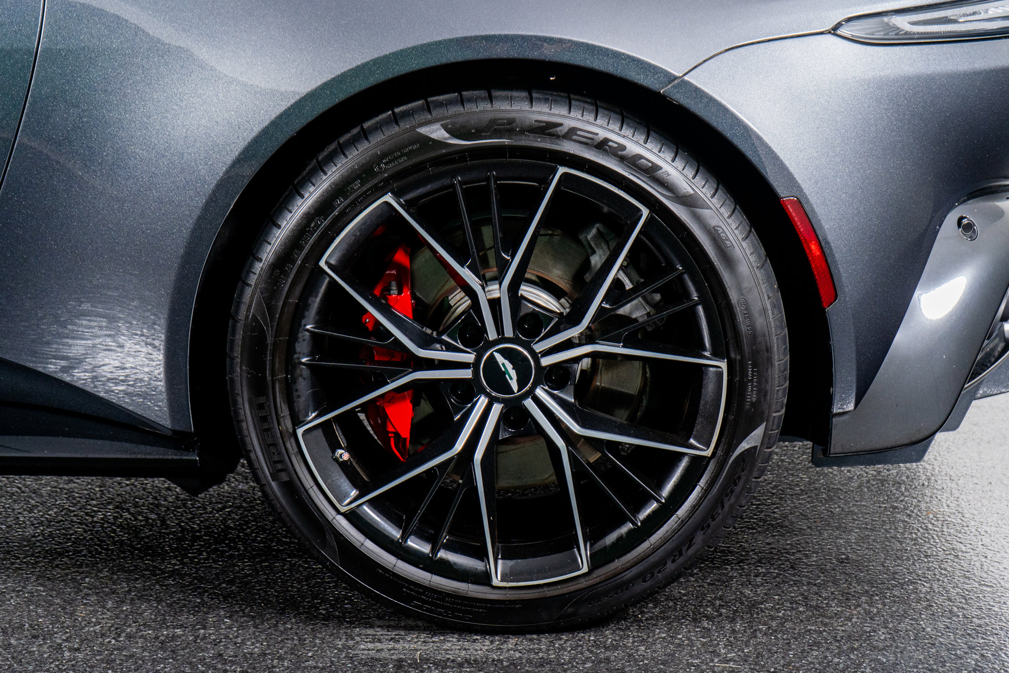 Used 2021 Aston Martin V8 Vantage Roadster image 18