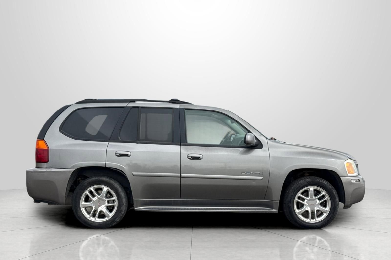 Used 2007 GMC Envoy Denali image 3