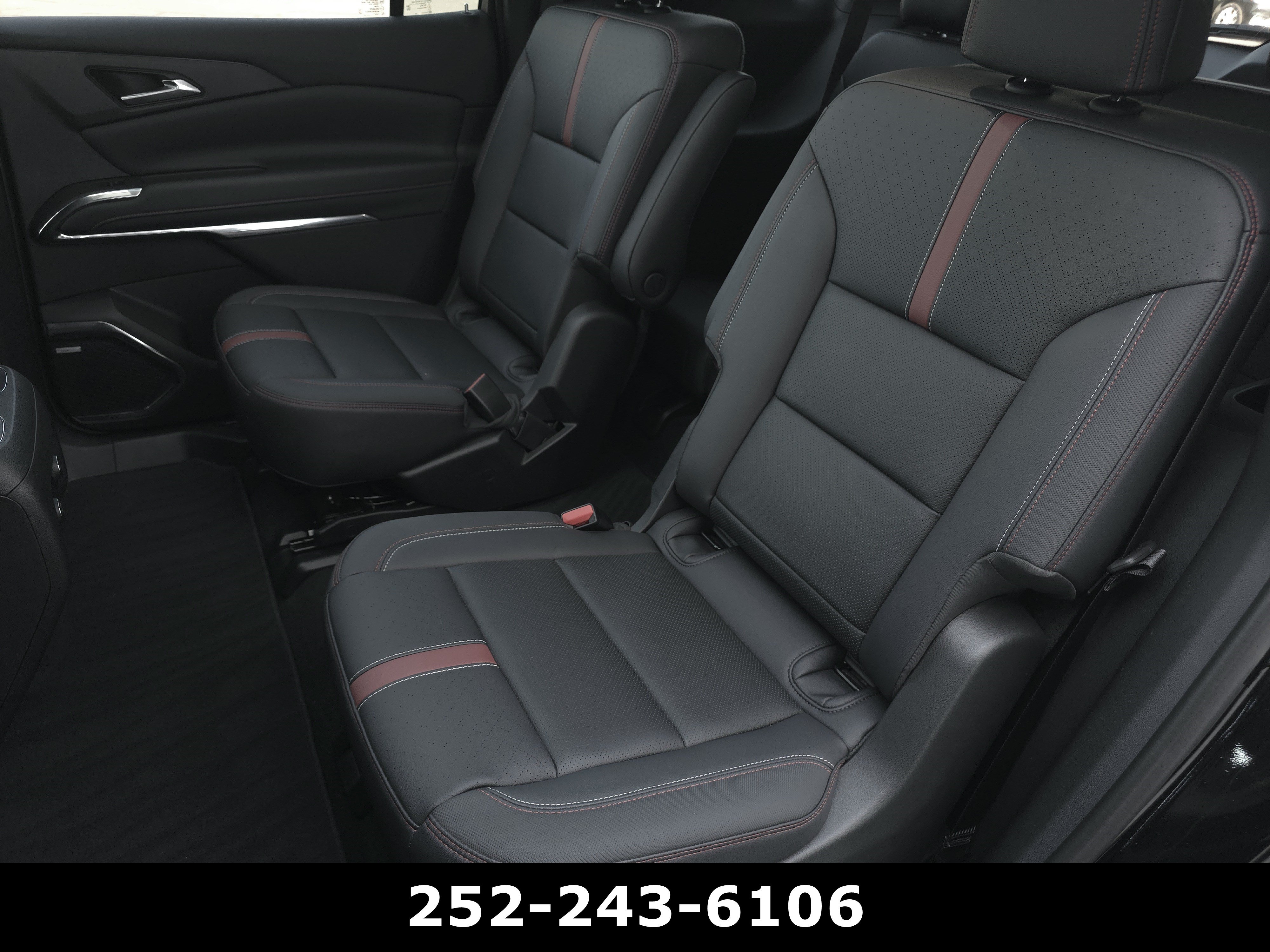 Used 2026 Chevrolet Traverse RS FWD image 35