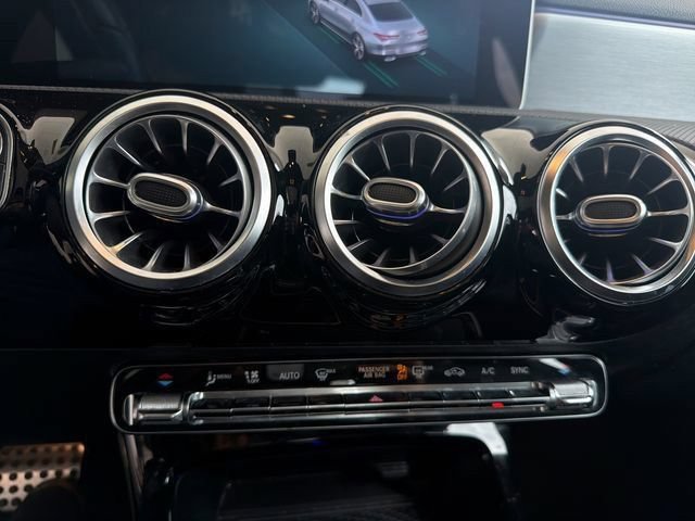Used 2020 Mercedes-Benz CLA 250 image 32