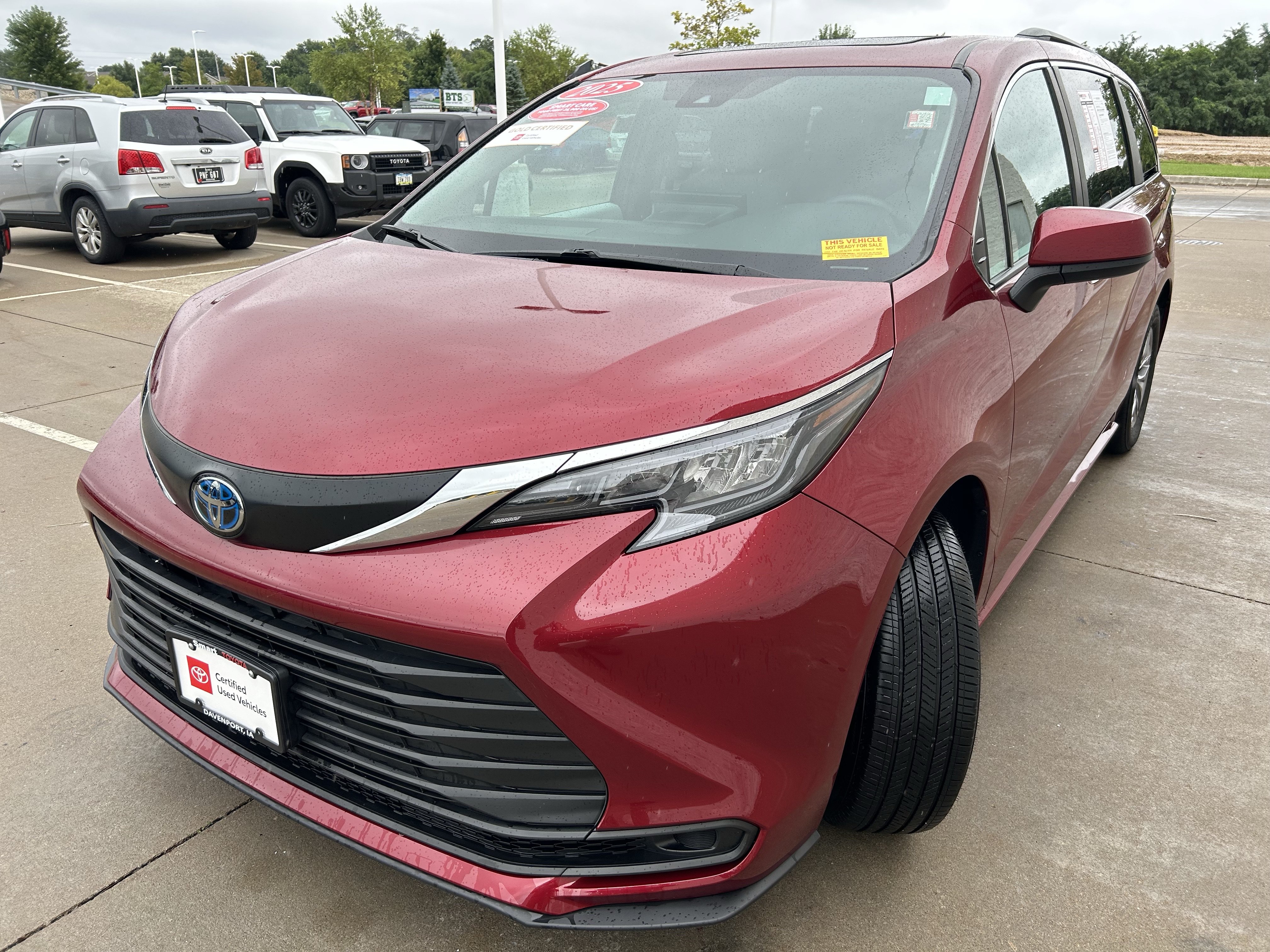 Certified 2025 Toyota Sienna LE w/ LE Plus Package AWD/4WD image 3
