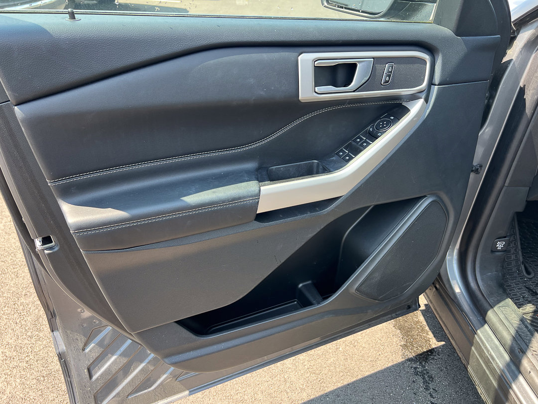 Used 2023 Ford Explorer XLT w/ Equipment Group 202A RWD image 13