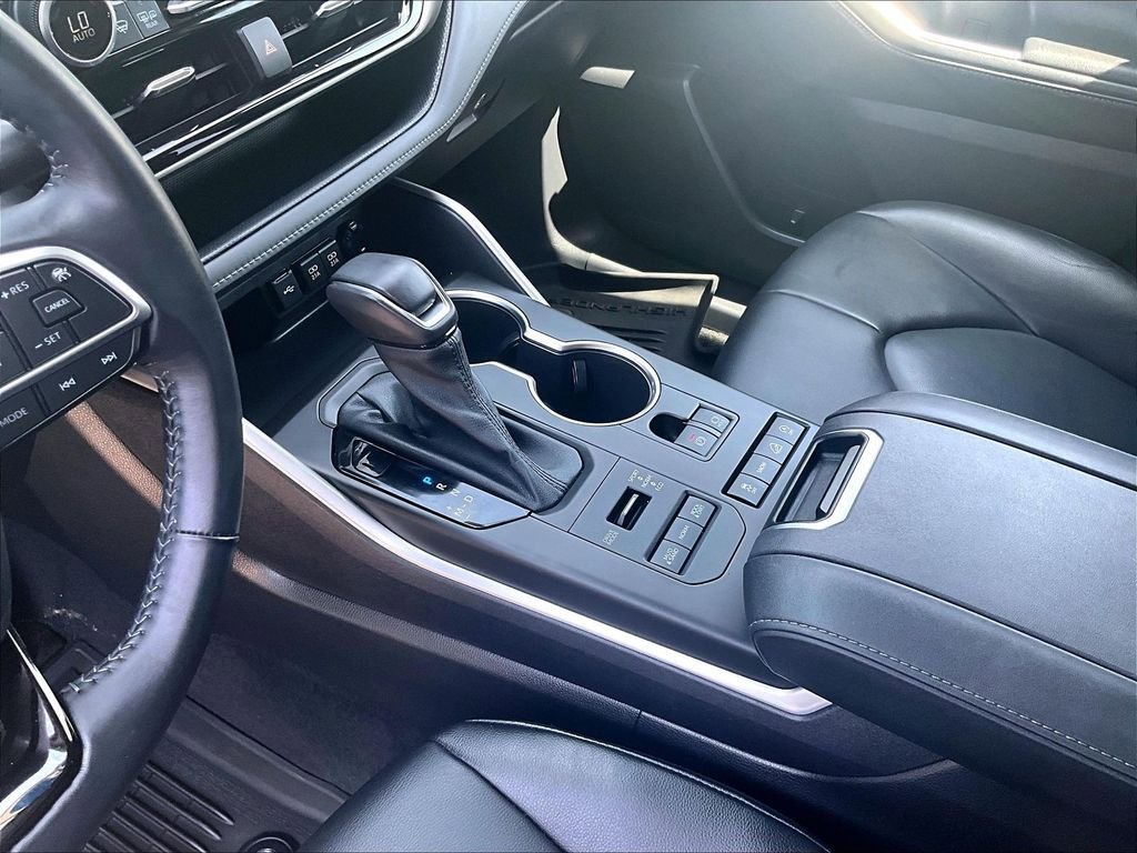 Certified 2021 Toyota Highlander XLE AWD/4WD image 21