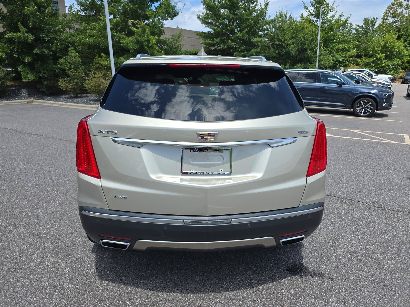 Used 2017 Cadillac XT5 Platinum AWD/4WD image 4