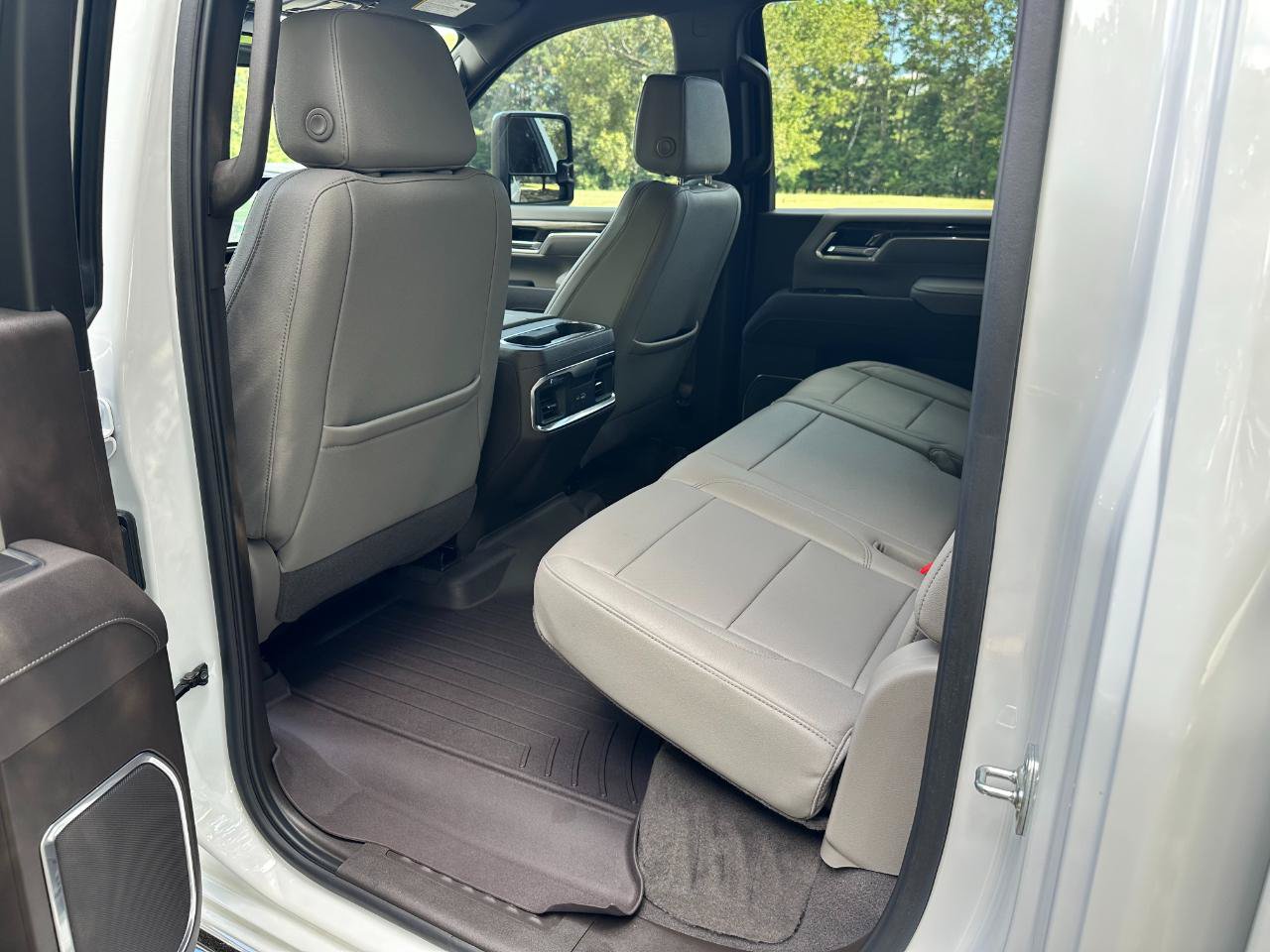 Used 2025 Chevrolet Silverado 2500 LTZ w/ LTZ Convenience Package AWD/4WD image 16