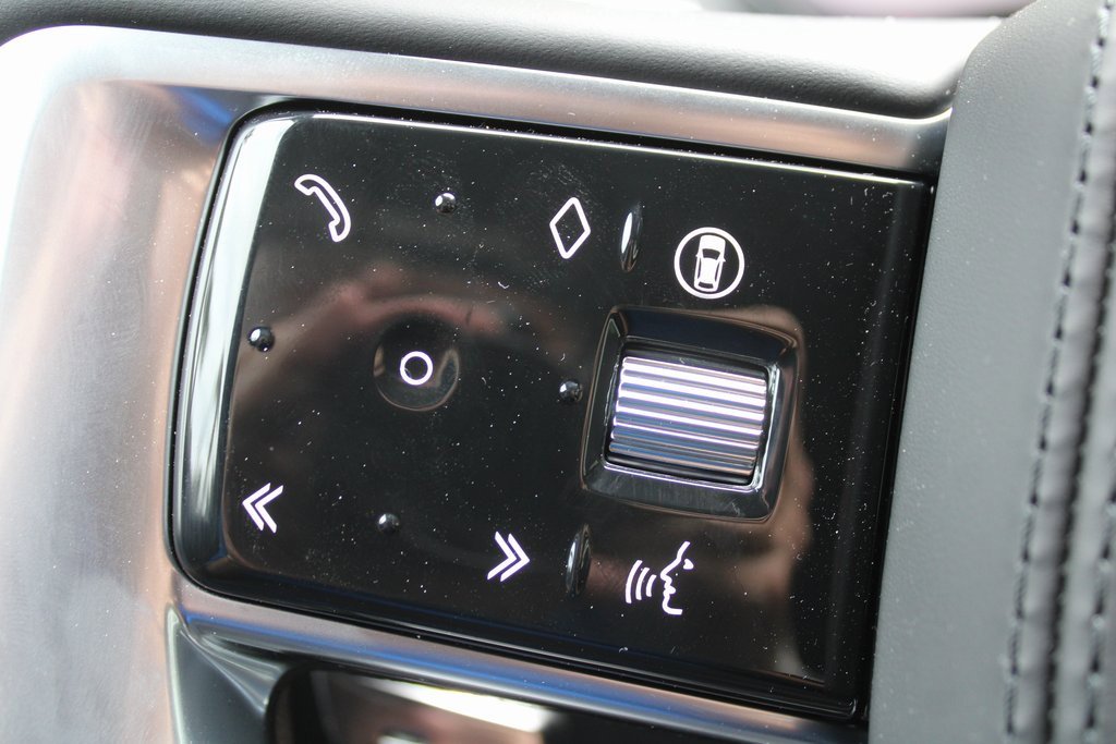 New 2025 Land Rover Range Rover SV image 31