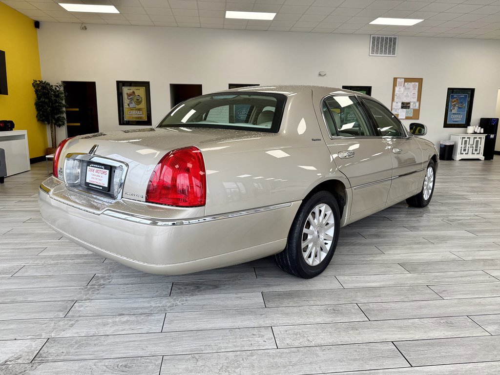 Used 2006 Lincoln Town Car Signature RWD image 6