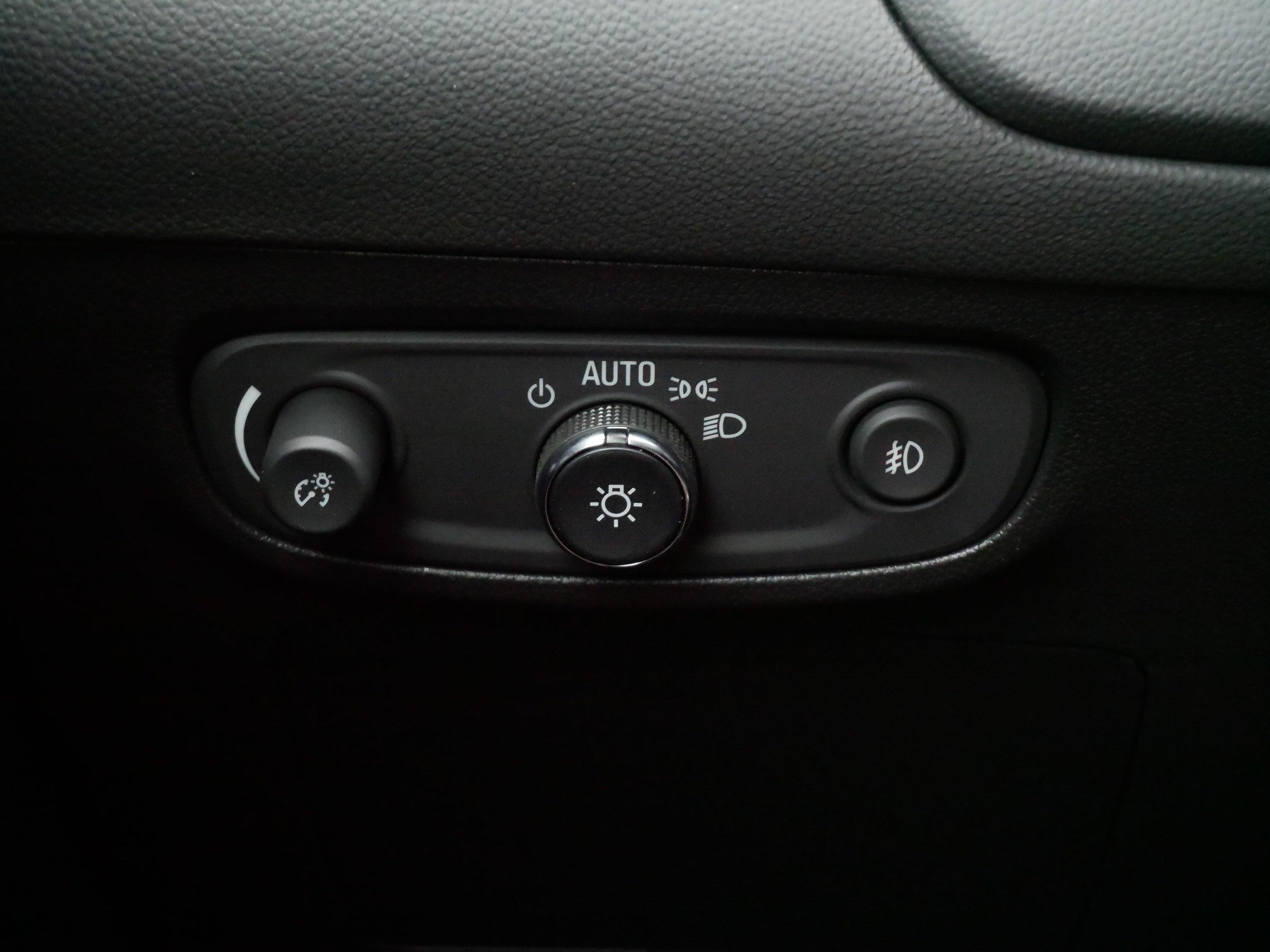 Used 2023 Buick Encore GX Preferred w/ Cold Weather Comfort Package AWD/4WD image 27