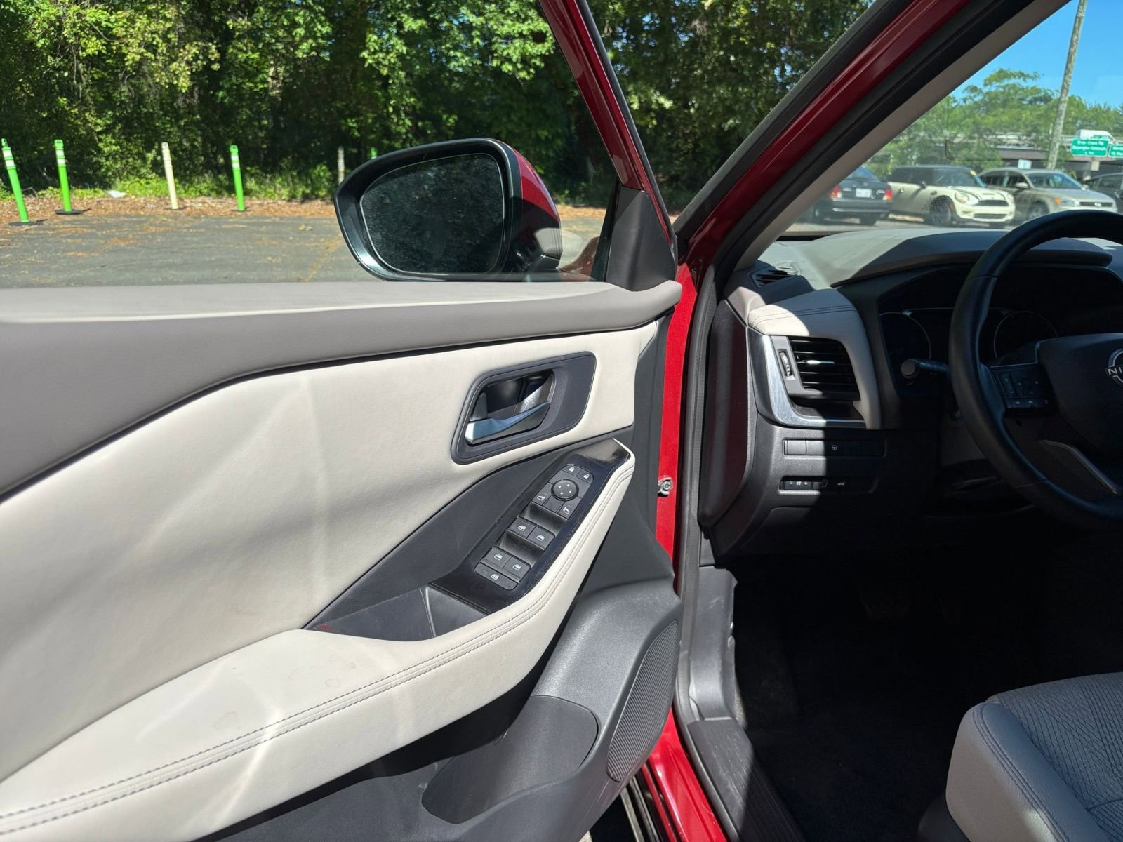 Used 2025 Nissan Rogue SV AWD/4WD image 18