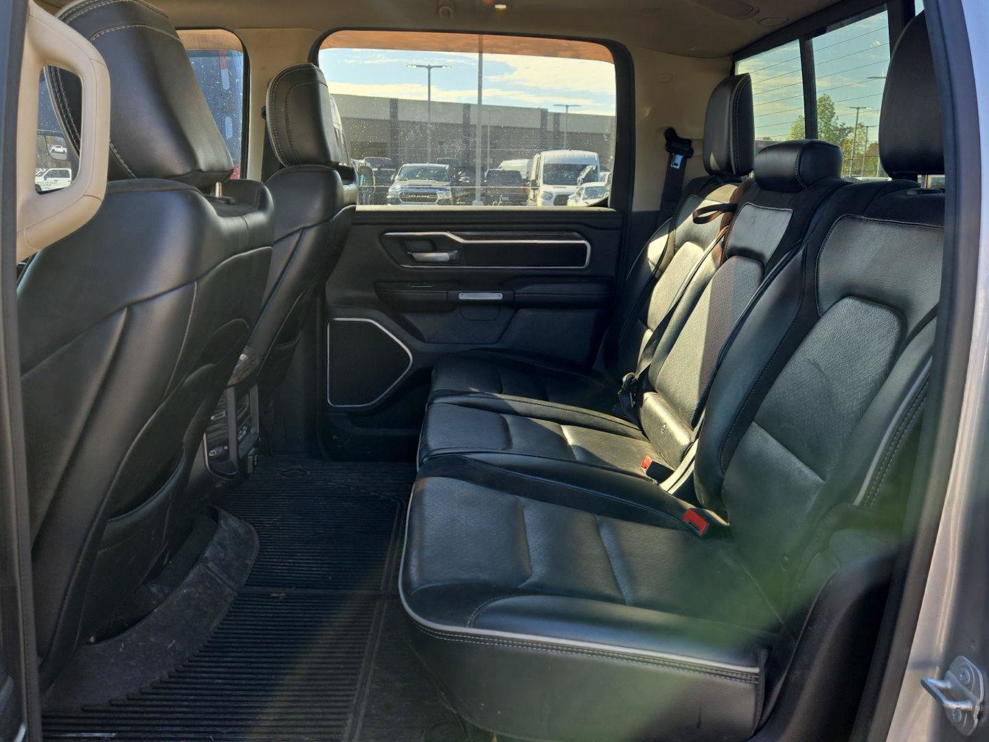 Used 2019 RAM 1500 Laramie AWD/4WD image 14