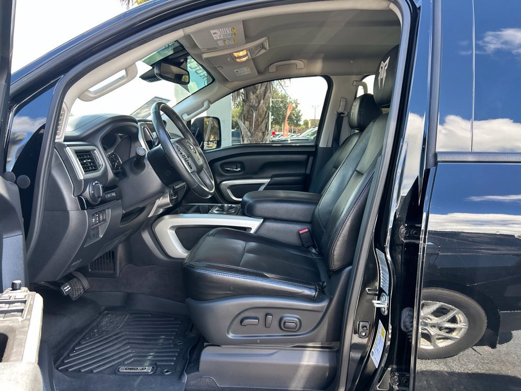 Used 2021 Nissan Titan SV w/ SV Convenience Package AWD/4WD image 16