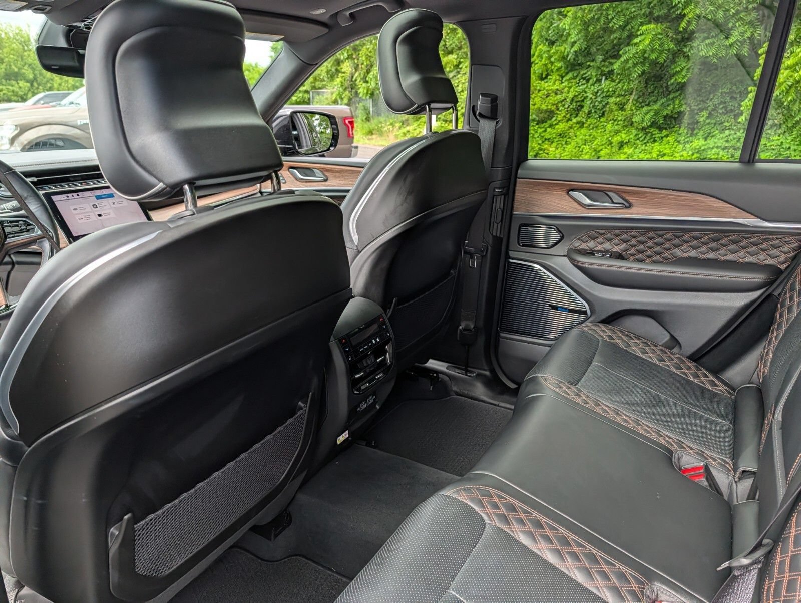 Used 2022 Jeep Grand Cherokee Summit AWD/4WD image 29