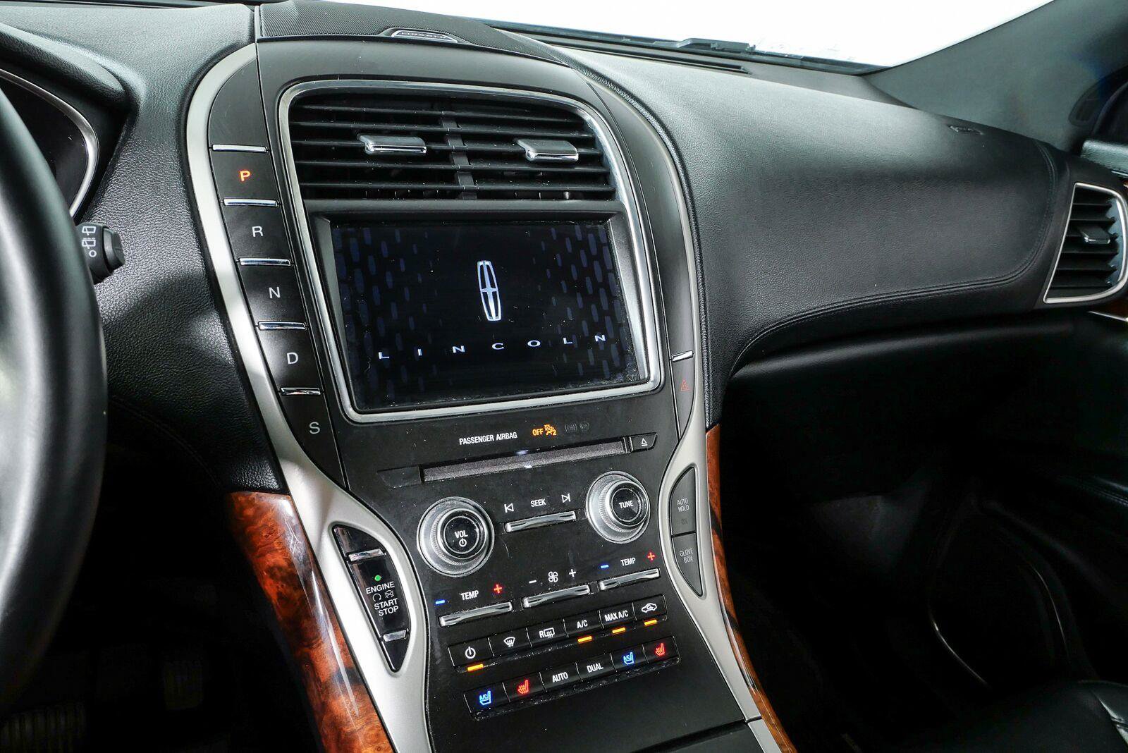 Used 2018 Lincoln MKX Reserve w/ Lincoln MKX Climate Package FWD image 12