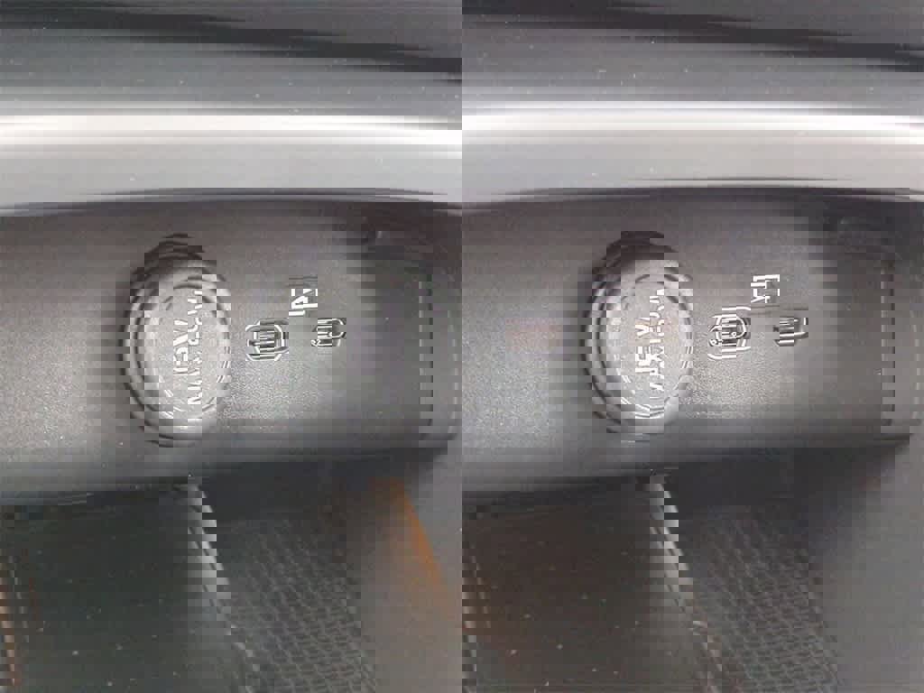 New 2026 Volvo XC40 B5 Ultra w/ Protection Package Premier image 31