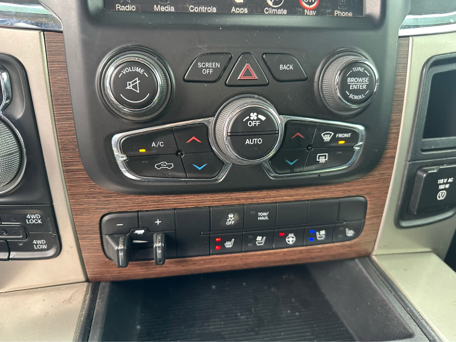 Used 2014 RAM 1500 Laramie image 16