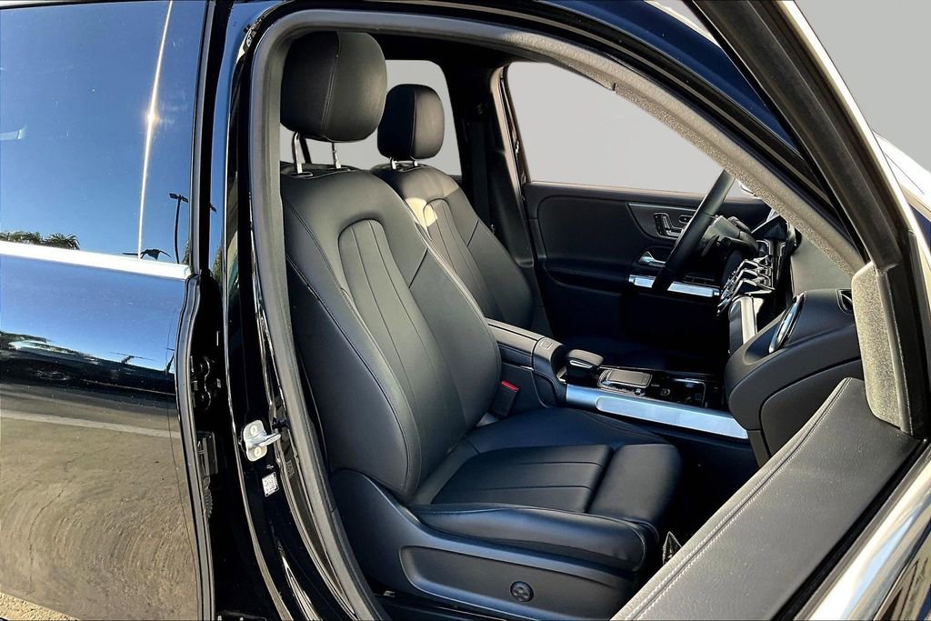 Used 2023 Mercedes-Benz GLB 250 image 27