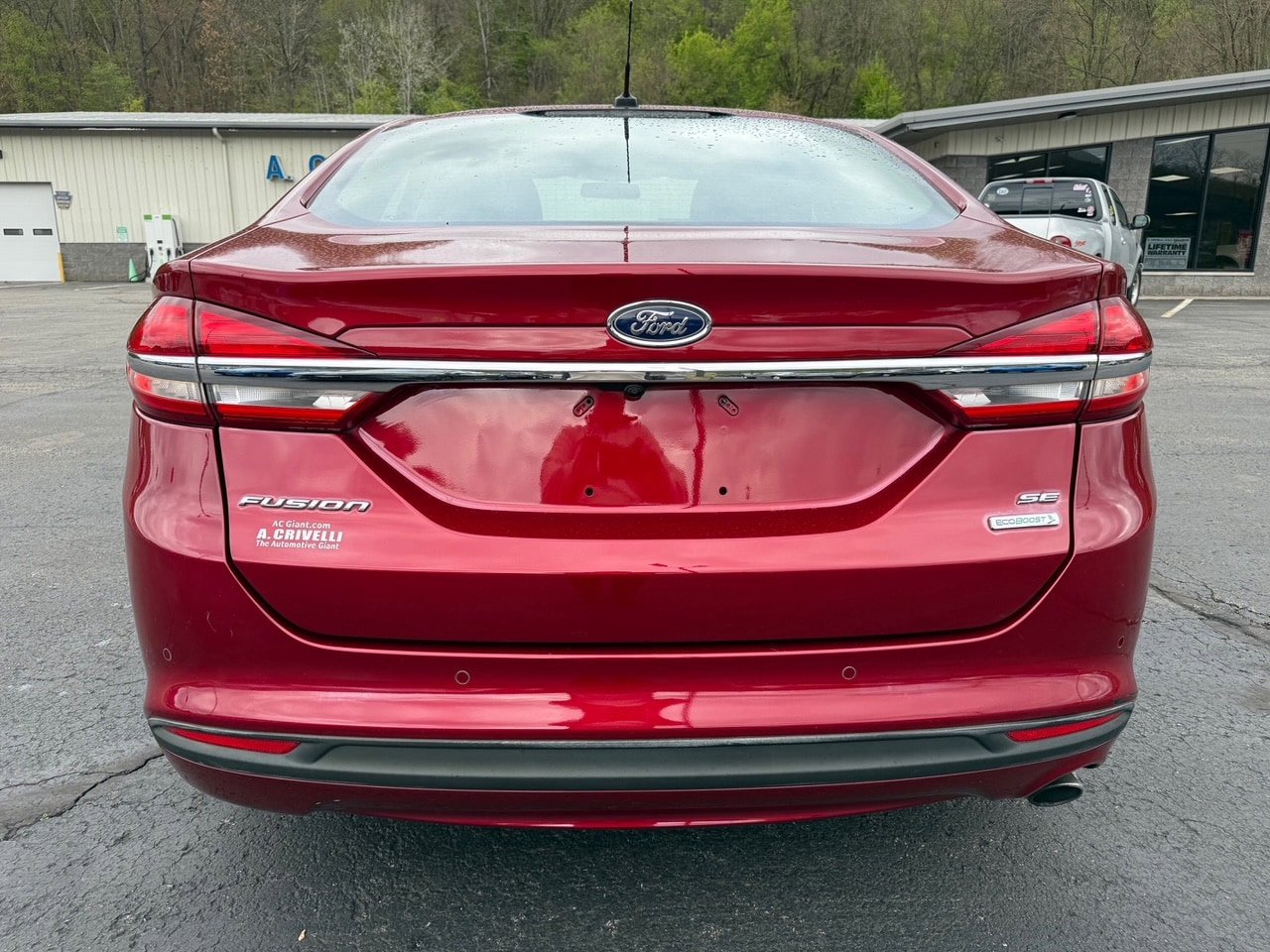 Used 2018 Ford Fusion SE w/ Fusion SE Technology Package FWD image 3